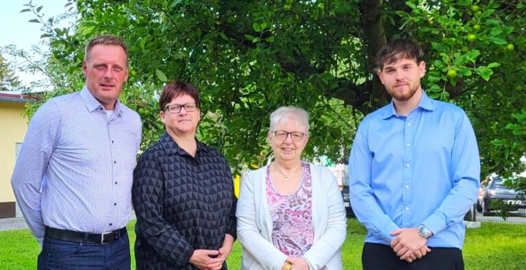 Webseite_Hausverwaltung_Rechel_Startseite_Teamfoto_2025.