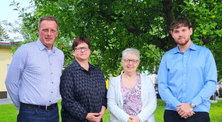 webseite hausverwaltung rechel startseite teamfoto 2025